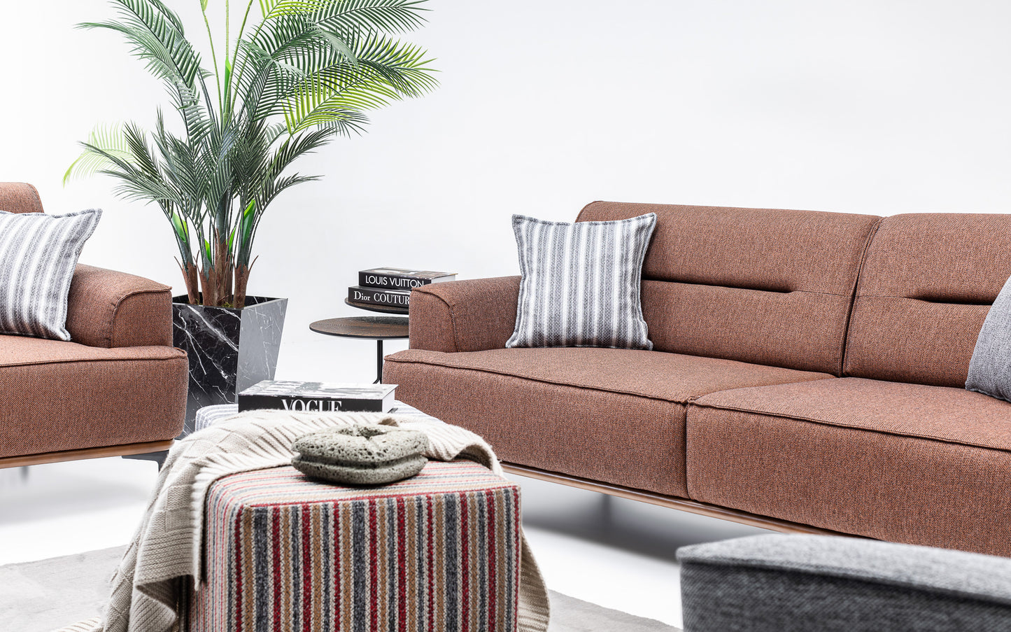 Letto Sofa Set: Minimalist Design with Timeless Comfort